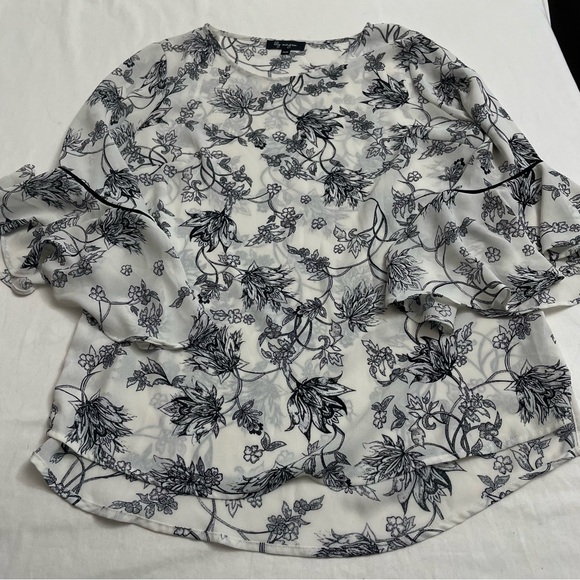 Lily Morgan Tops - Lily Morgan Flutter Sleeve Blouse Black & White Botanical Floral Women’s Medium